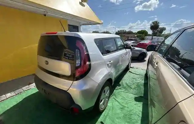 KNDJN2A24G7837885 2016 KIA SOUL-3