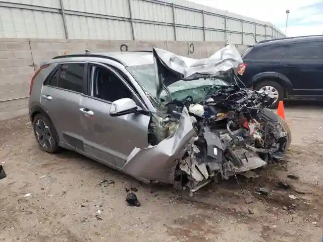 KNDCR3L11P5071469 2023 KIA NIRO WIND-3