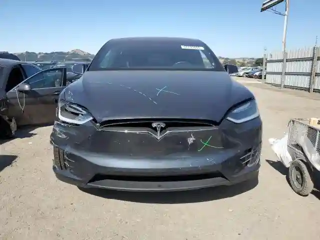 5YJXCBE21GF027716 2016 TESLA MODEL X-4