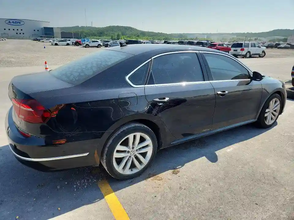 1VWBA7A36JC009807 2018 VOLKSWAGEN PASSAT-2