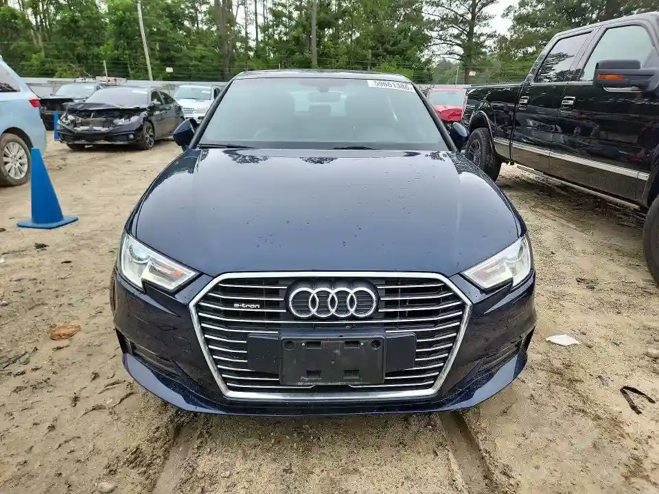 WAUUPBFF5JA063432 2018 AUDI A3-4