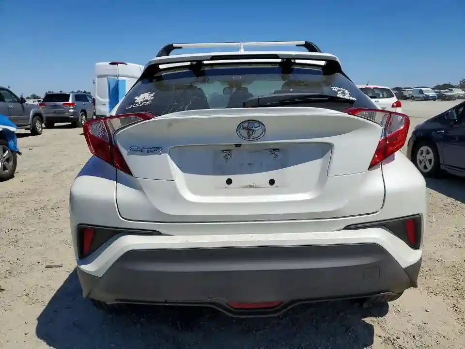 NMTKHMBXXJR054325 2018 TOYOTA C-HR-5