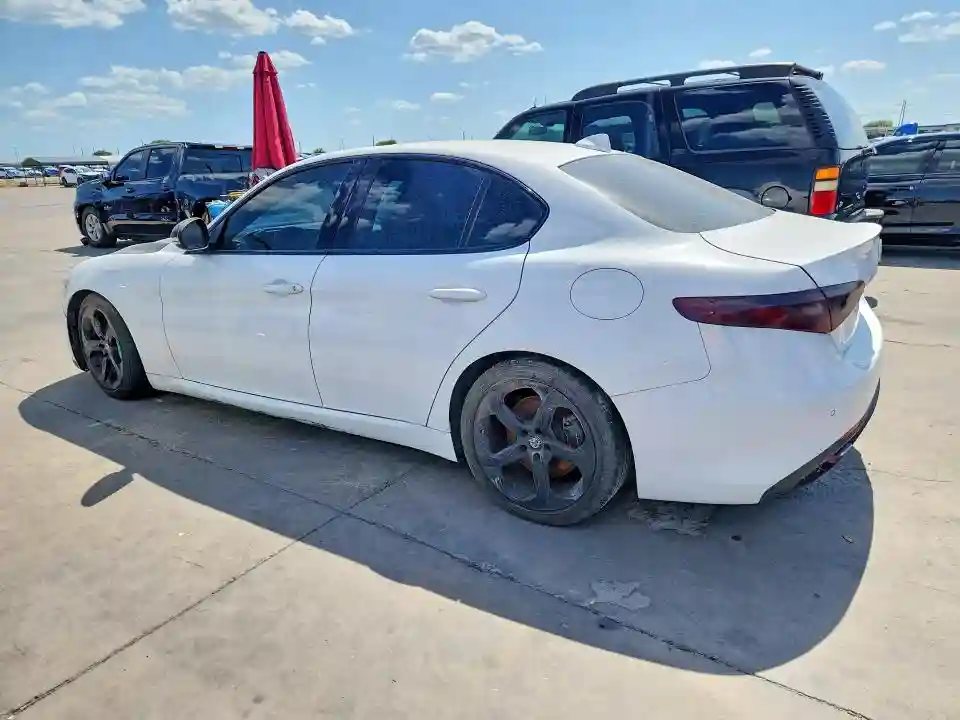 ZARFAEBN8J7566032 2018 ALFA ROMEO GIULIA-1