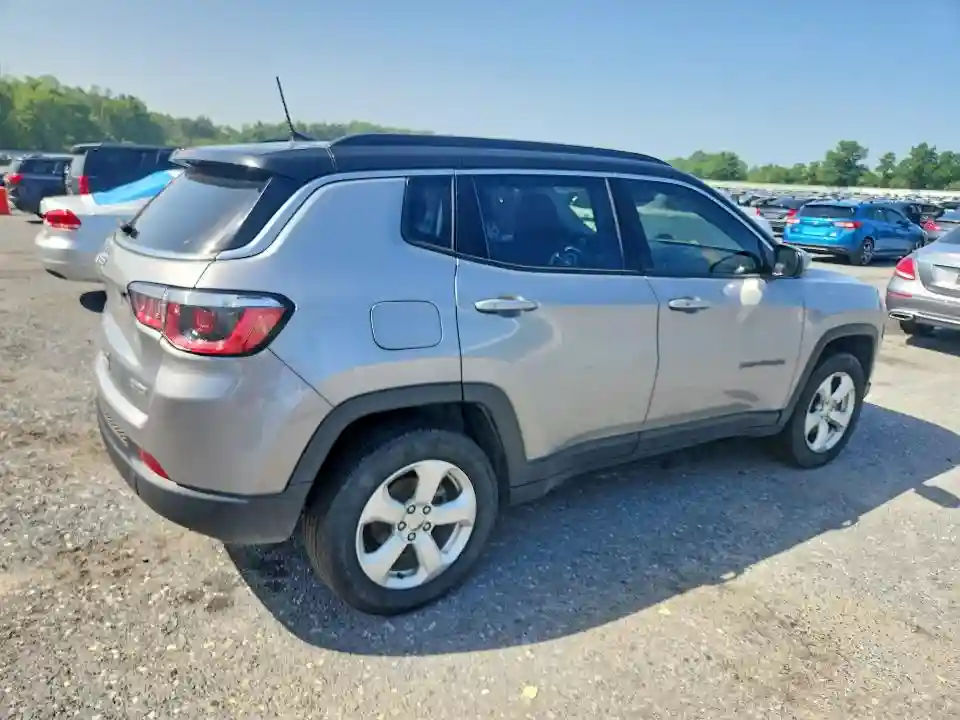 3C4NJDBB7JT162687 2018 JEEP COMPASS-2