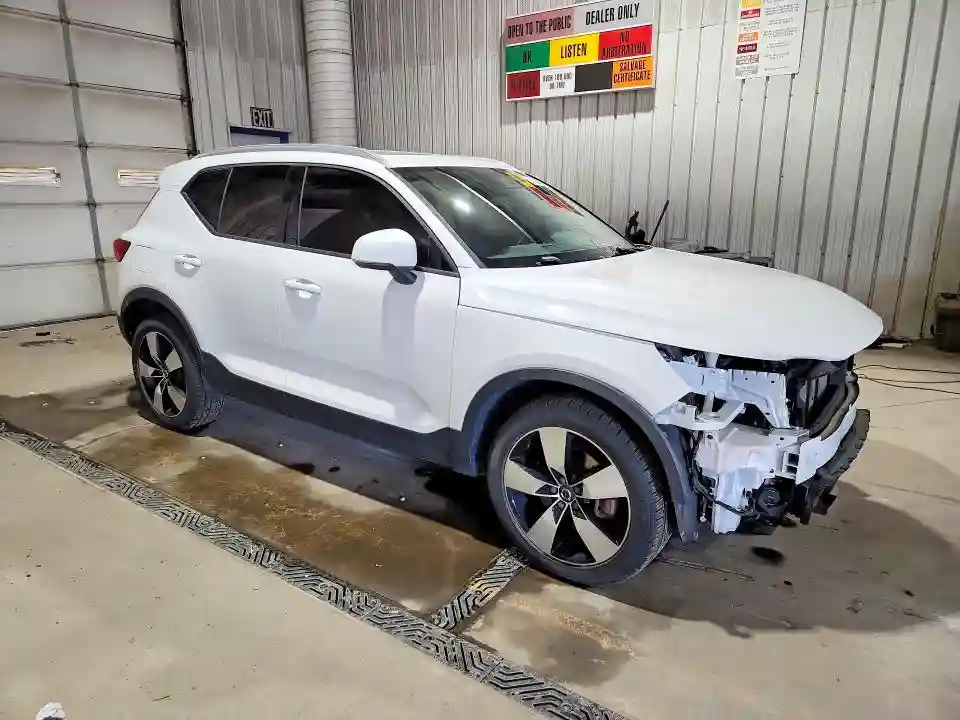 YV4162UK2K2127783 2019 VOLVO XC40-3