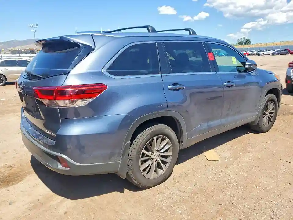 5TDJZRFHXJS812853 2018 TOYOTA HIGHLANDER-2