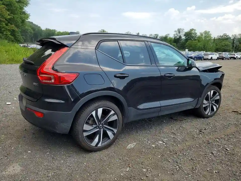 YV4L12UM8R2379914 2024 VOLVO XC40-2