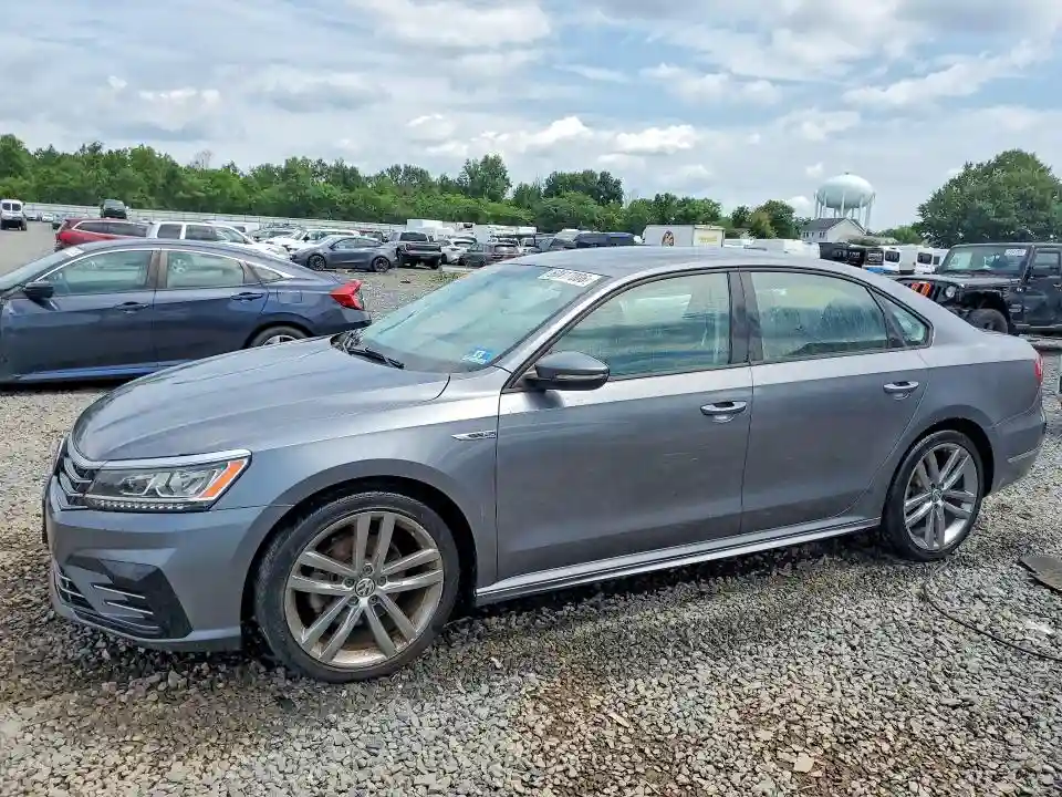 1VWAA7A38JC009917 2018 VOLKSWAGEN PASSAT-0