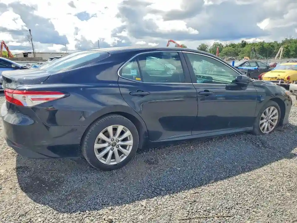 4T1B11HK4JU070429 2018 TOYOTA CAMRY-2