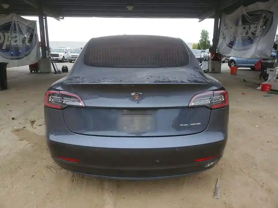 5YJ3E1EB4JF129005 2018 TESLA MODEL 3-5