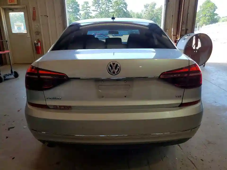 1VWAT7A30HC029504 2017 VOLKSWAGEN PASSAT-5