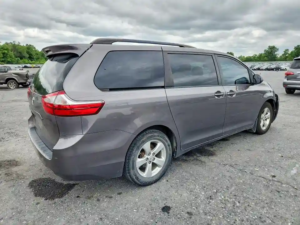 5TDKZ3DC0HS825405 2017 TOYOTA SIENNA-2
