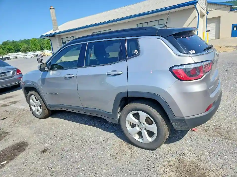 3C4NJDBB7JT162687 2018 JEEP COMPASS-1