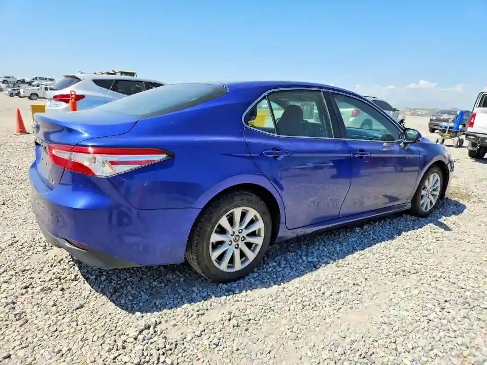 4T1B11HK9JU564625 2018 TOYOTA CAMRY-2