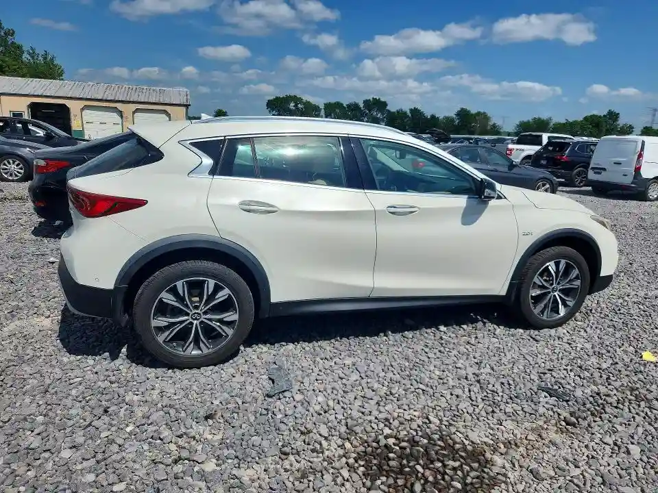 SJKCH5CR3JA052468 2018 INFINITI QX30-2
