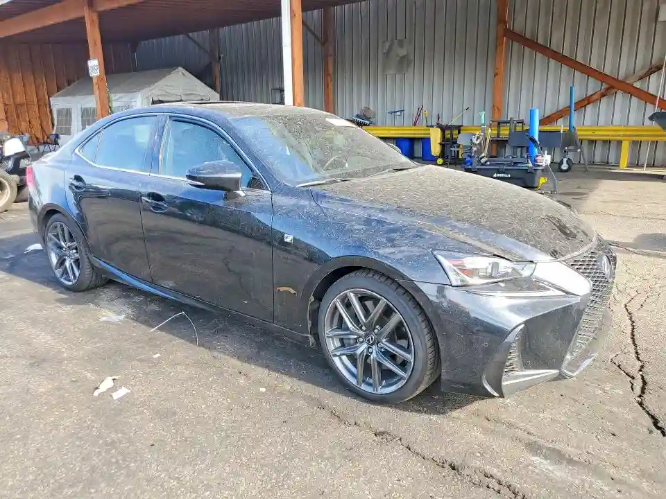 JTHC81D2XJ5029788 2018 LEXUS IS-3