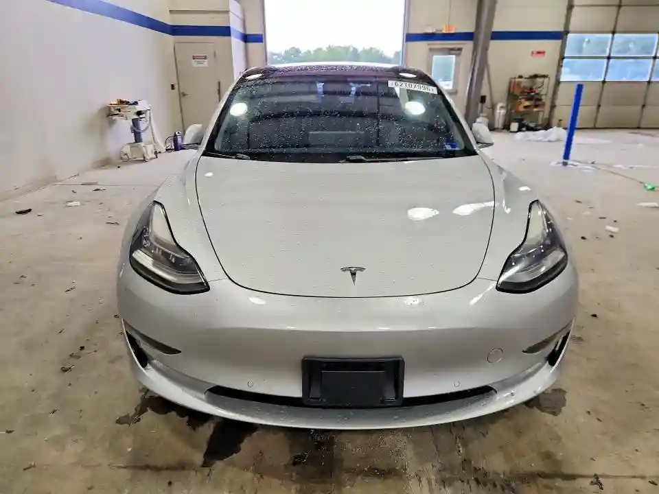 5YJ3E1EA8JF017850 2018 TESLA MODEL 3-4