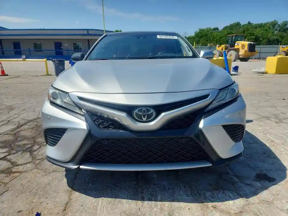 4T1B61HK8JU067129 2018 TOYOTA CAMRY-4