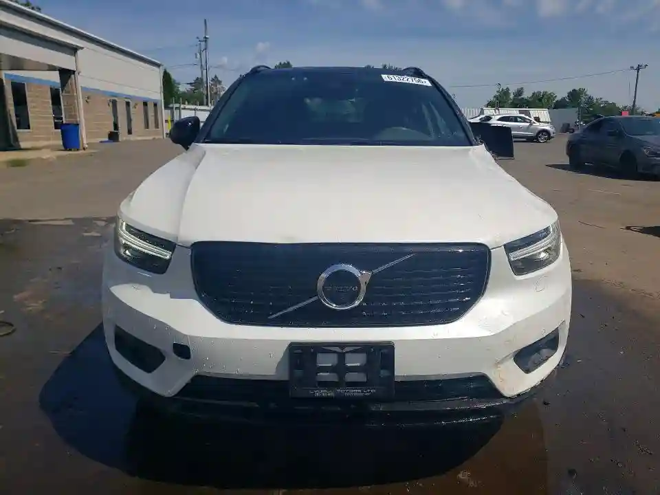 YV4162UM6N2648611 2022 VOLVO XC40-4