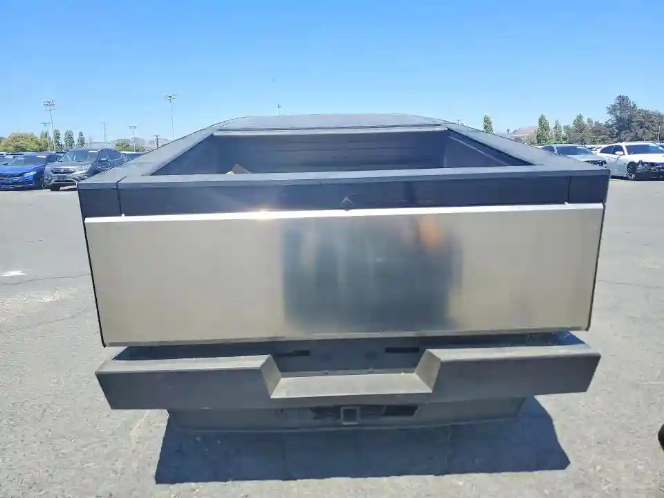7G2CEHED4RA050983 2024 TESLA CYBERTRUCK-5