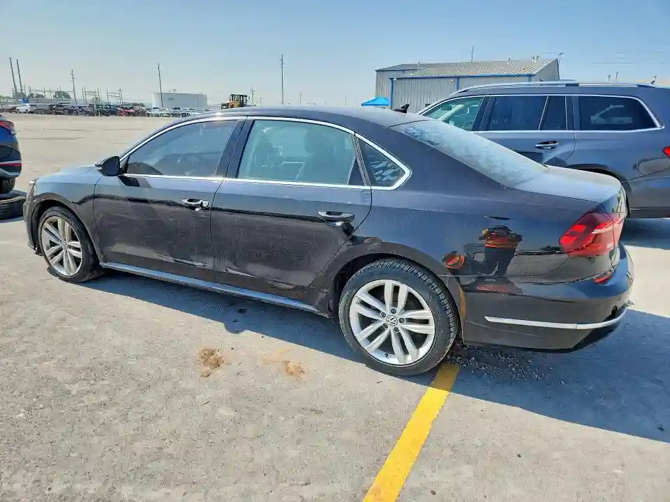 1VWBA7A36JC009807 2018 VOLKSWAGEN PASSAT-1