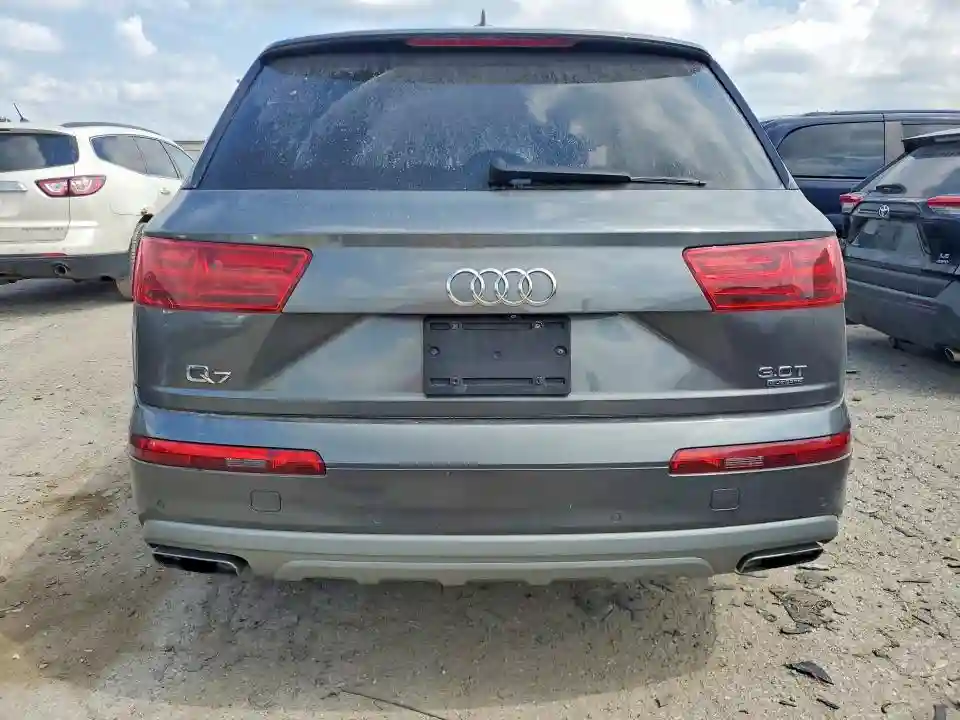 WA1LAAF77JD041055 2018 AUDI Q7-5