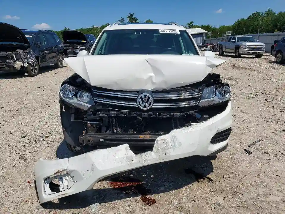 WVGSV7AX2HK007381 2017 VOLKSWAGEN TIGUAN-4