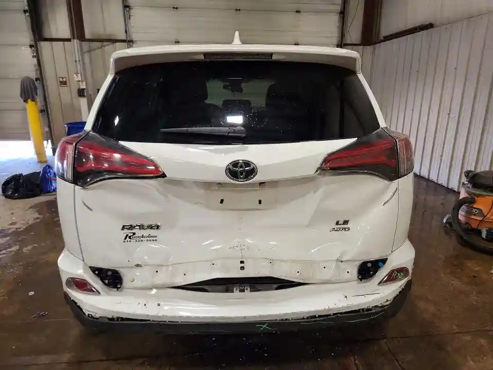 2T3BFREV2JW845543 2018 TOYOTA RAV4-5