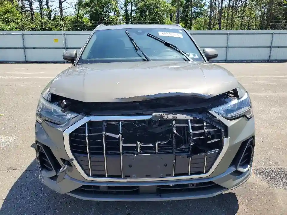 WA1DECF39M1120041 2021 AUDI Q3-4