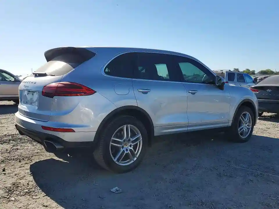WP1AA2A25GLA04887 2016 PORSCHE CAYENNE-2