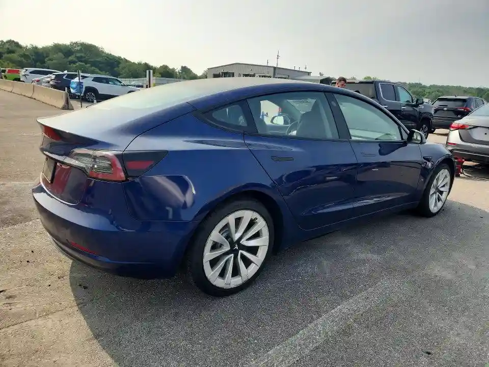 5YJ3E1EA7NF286928 2022 TESLA MODEL 3-2