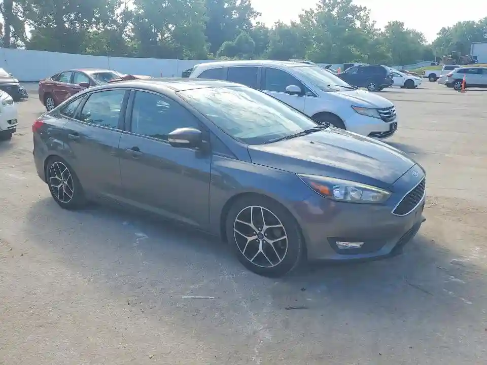 1FADP3H2XJL303135 2018 FORD FOCUS SEL-3