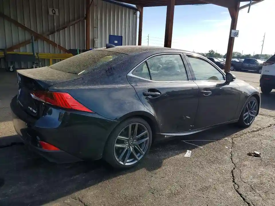 JTHC81D2XJ5029788 2018 LEXUS IS-2
