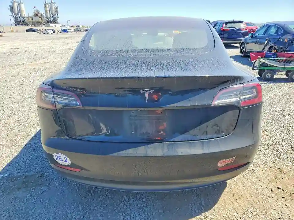 5YJ3E1EA5JF165681 2018 TESLA MODEL 3-5