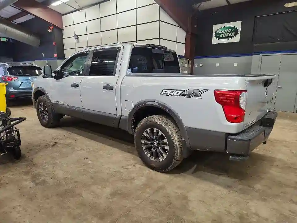 1N6AA1E55JN527271 2018 NISSAN TITAN-1