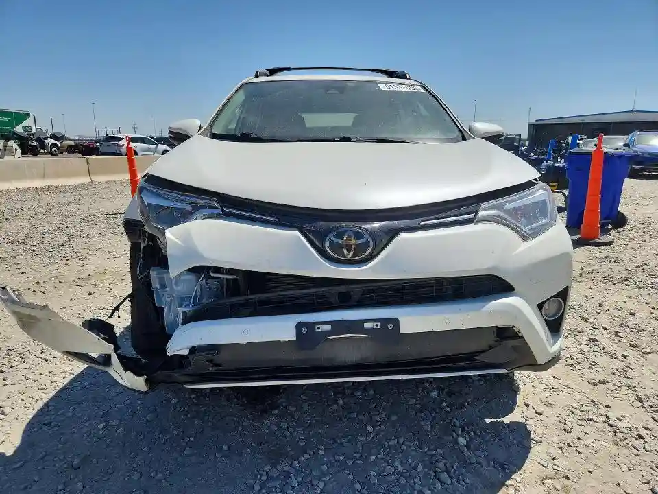 JTMDFREV0JJ240265 2018 TOYOTA RAV4-4