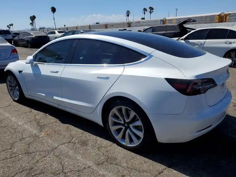 5YJ3E1EB8JF135552 2018 TESLA MODEL 3-1