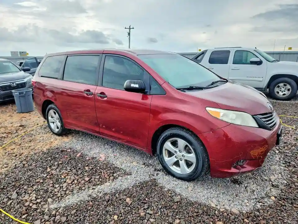 5TDZZ3DC0HS867121 2017 TOYOTA SIENNA L 7-3