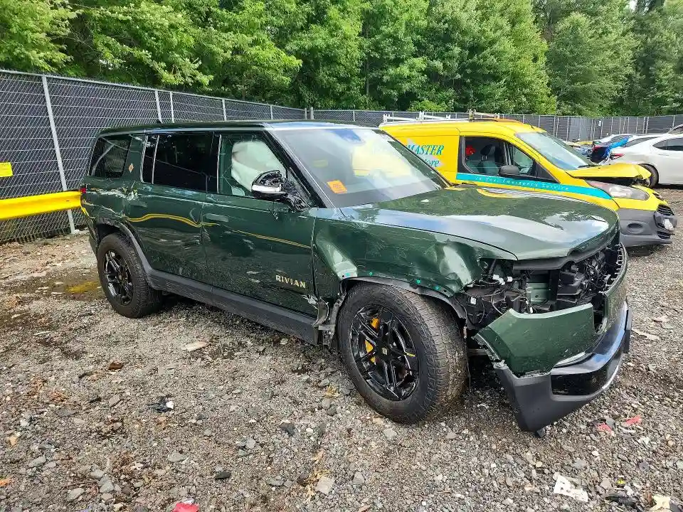 7PDSGABA4PN017440 2023 RIVIAN RIS-3