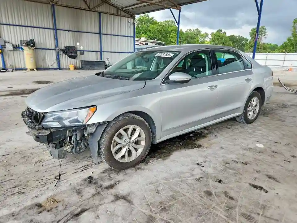 1VWAT7A38HC072701 2017 VOLKSWAGEN PASSAT-0