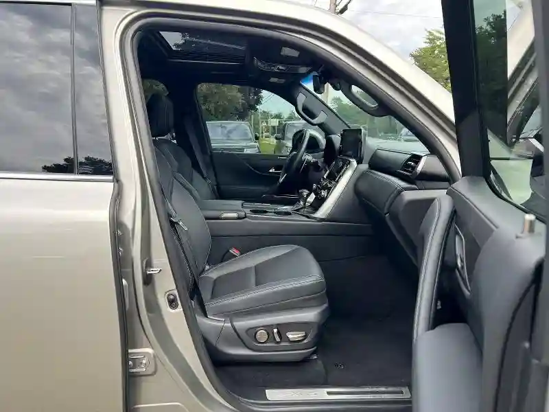 JTJAB7CX1P4024534 2023 LEXUS LX 600 PRE-4