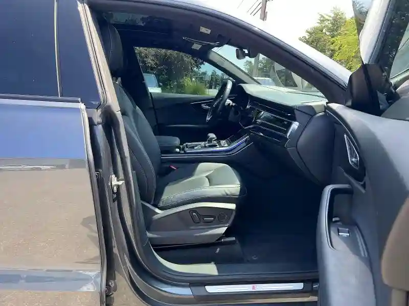 WA1FVAF10KD031854 2019 AUDI Q8-4