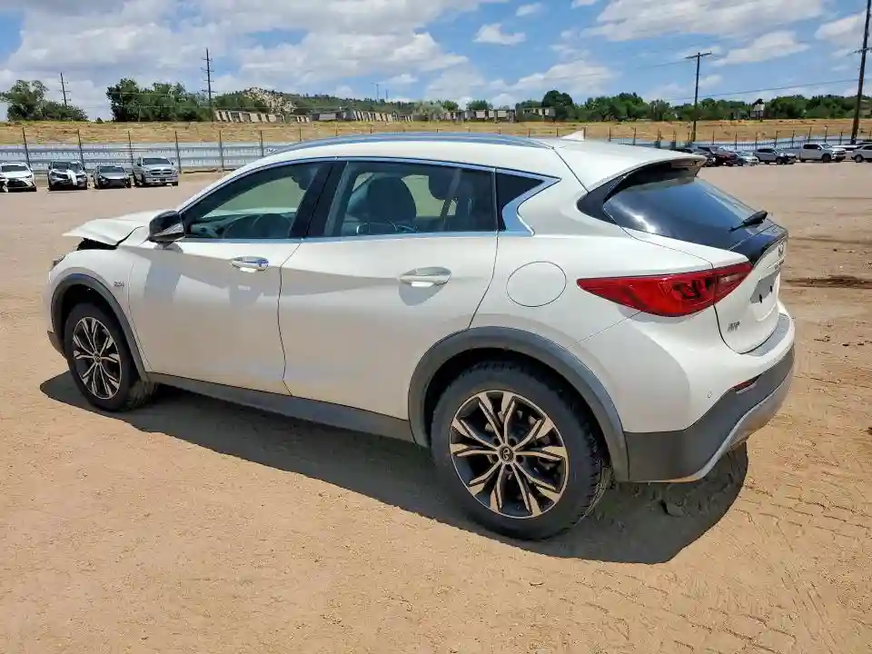 SJKCH5CR5HA039196 2017 INFINITI QX30-1