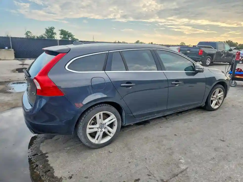 YV126MEB2F1199574 2015 VOLVO V60-2