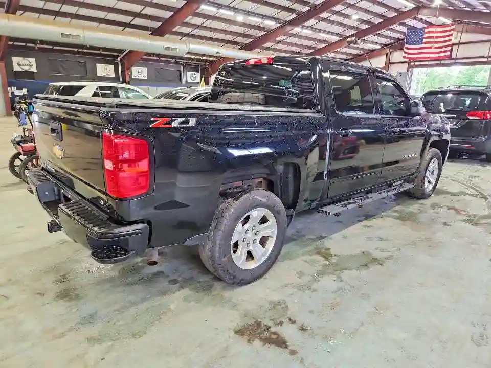 3GCUKRECXJG640779 2018 CHEVROLET ALL MODELS-2