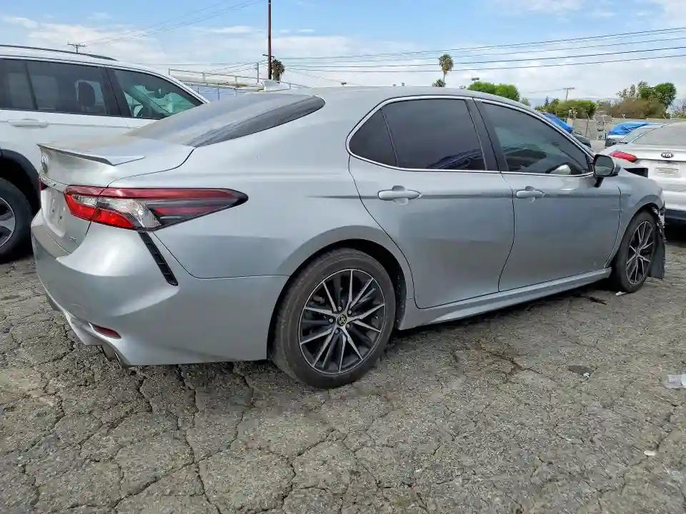 4T1G11AK2MU561263 2021 TOYOTA CAMRY-2