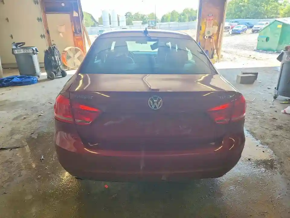 1VWBV7A3XFC018960 2015 VOLKSWAGEN PASSAT-5