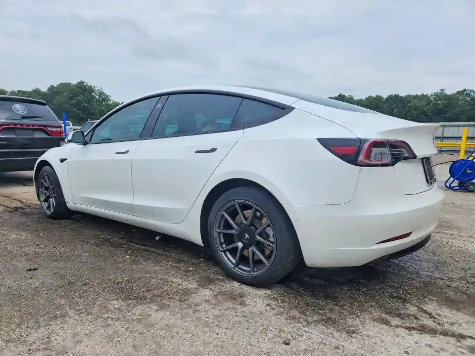 5YJ3E1EB2MF055930 2021 TESLA MODEL 3-1