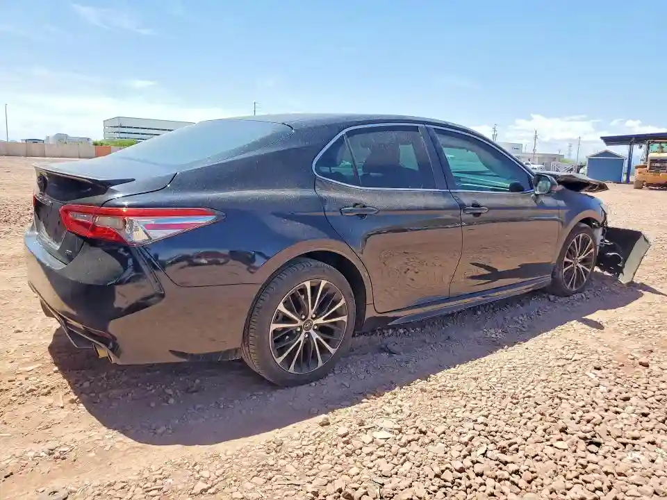 4T1B11HK0JU064210 2018 TOYOTA CAMRY-2