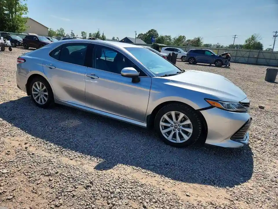 4T1B11HK7JU640598 2018 TOYOTA CAMRY-3